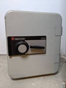 lot 834 image: Sentry Combination Safe