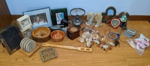 lot 808 image: Home Decor Carved Loon, Nut Bowl, Dream Catchers, Bookends, etc.