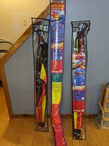 lot 847 image: (3) Kites