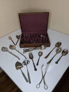 lot 681 image: Vintage Flatware & Servingware with Box