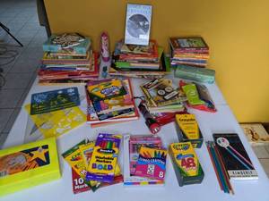lot 682 image: Lot of Childrens Books and Art Supplies