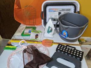 lot 686 image: Lot of Laundry and Cleaning Items