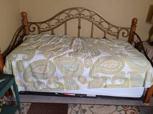 lot 870 image: Daybed with End Tables and Lamps See photos