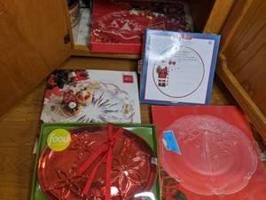 lot 782 image: Lot of Holiday Serving Platters