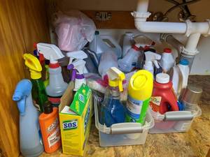 lot 784 image: Lot of Household Cleaning Supplies
