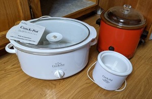 lot 788 image: Small, Medium and Large Crock Pot