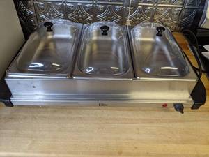 lot 793 image: Elite Buffet Server with Warming Tray