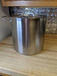 lot 795 image: Large Stainless Steel Stock Pot