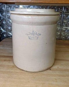 lot 851 image: Vintage Robinson Ransbottom 3 Gallon Stoneware Crock with Lid
