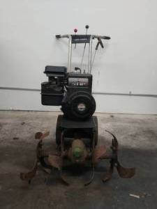 lot 12 image: John Deere 5 HP Tiller