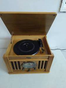 lot 2 image: Vintage Crosley Radio