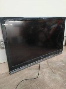 lot 20 image: 46 Sony LCD TV