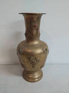 lot 46 image: Brass Vase