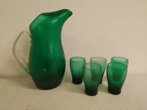 lot 49 image: Pitcher with 5 glasses