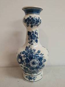 lot 50 image: Blauw Delft Distell Vase