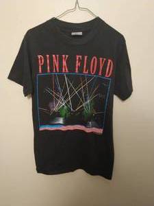 lot 22 image: Vintage 1987 Pink Floyd America Tour Shirt