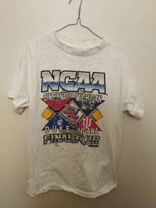 lot 155 image: Vintage 1992 NCAA Final Four Shirt