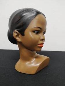 lot 256 image: Vintage Marwal Chalkware Bust