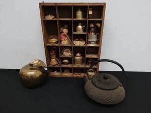 lot 166 image: Collection of Dcor Items