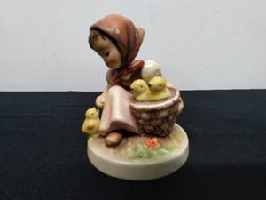lot 251 image: Hummel Goebel Figure