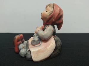 lot 252 image: Hummel Goebel Figure