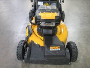 lot 11 image: Dewalt 21.5 in. 20-Volt MAX Lithium-Ion Cordless Battery Walk Behind Self Propelled Mower DCMWSP244U2