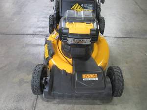 lot 12 image: Dewalt 21.5 in. 20-Volt MAX Lithium-Ion Cordless Battery Walk Behind Self Propelled Mower DCMWSP244U2