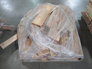 lot 92 image: WHOLESALE MIXED PALLET OF CEDAR DOG EAR SCRAP WOOD