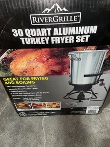 lot 26 image: RIVERGRILLE 30 QT. ALUMINUM TURKEY FRYER SET. SEE PICTURES