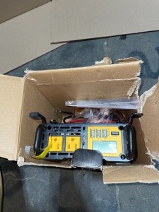 lot 43 image: DEWALT 1000-WATT PORTABLE CAR POWER INVERTER WITH TRIPLE USB PORTS. SEE PICTURES