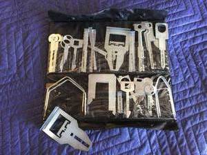 lot 11 image: Automotive RadioStero RemovalRepair Kit