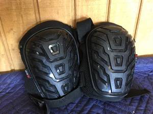 lot 24 image: No Cry Profession Knee Pads