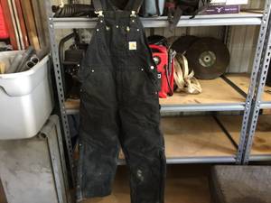 lot 26 image: Carhartt 36x30 Black Insulated Overalls