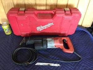 lot 27 image: Milwaukee Heavy Duty Sawzall With Case