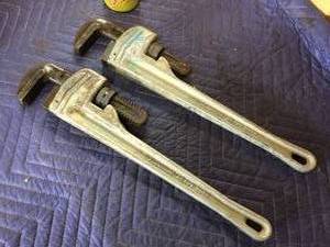 lot 65 image: 2 Max Power 18 Aluminum Heavy Duty Pipe Wrenches