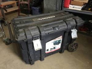 lot 66 image: Husky 37 Mobile Job Box