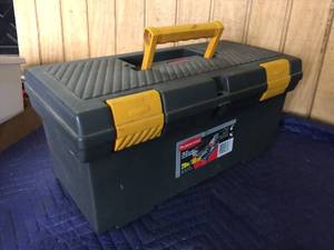 lot 71 image: Rubbermaid 20 Tool Box