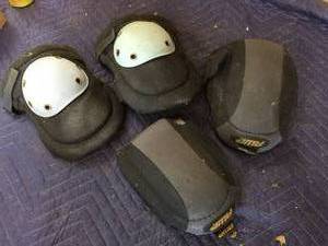 lot 82 image: 2 Pair Knee Pads