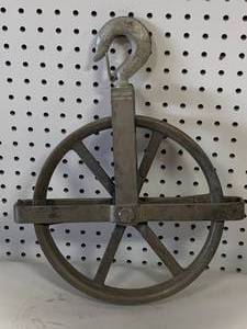 lot 4 image: Hook & Pulley 11