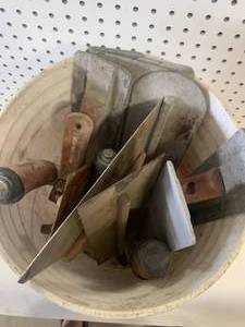 lot 10 image: 5 Gallon Bucket Full of Cement Tools