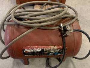 lot 17 image: 10 Gallon Portable Air Tank