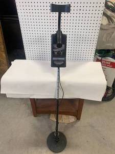 lot 20 image: Bounty Hunter Gold Digger Metal Detector (Tested Working)