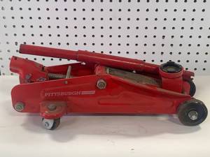 lot 25 image: Pittsburgh 2 Ton Trolley Jack