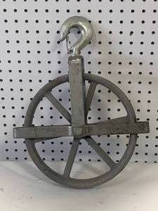 lot 26 image: Hook & Pulley 10 