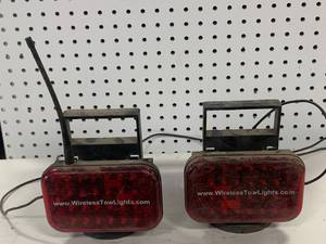 lot 35 image: Wireless Tow Lights
