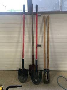 lot 36 image: 3 Shovels & Post Hole Digger
