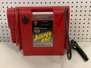 lot 72 image: Century Jumper 850 Jumpstarter