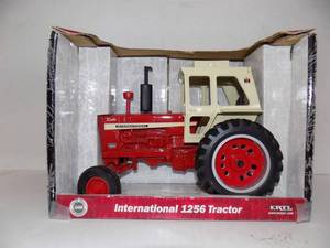 ERTL International 1256 Tractor 116 Scale