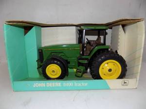 John Deere 8400 Tractor Die Cast Metal 116 Scale