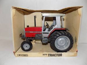 ERTL Massey Ferguson 3070 Tractor Die Cast Metal 116 Scale